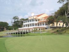 Brick-Landing-18th-Hole-with-Clubhouse